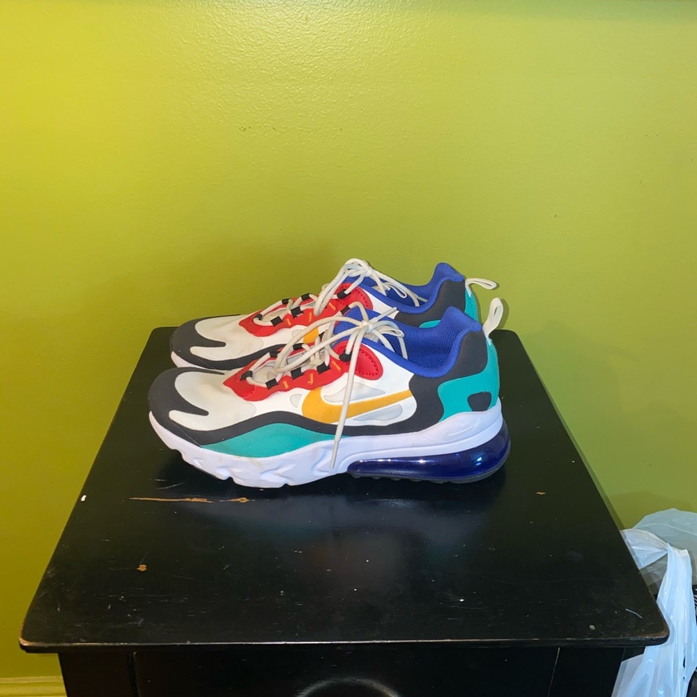 NIKE 270 REACT
